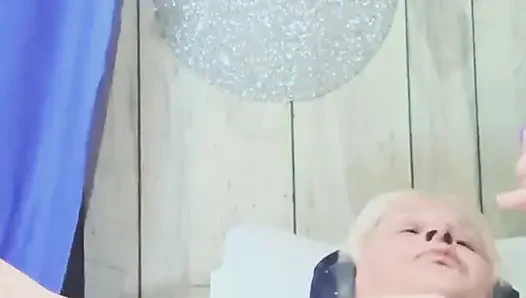 Bu azgın sürtük aklını kaybetmeden önce kaç kez mastürbasyon yapıyor?