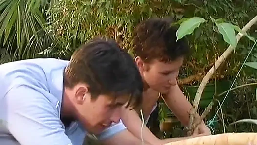 Fransız mükemmel sarışın kız götünü siktiriyor