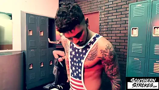 Southernstrokes dövmeli Seth Knight prezervatifsiz declan moore sulu delik