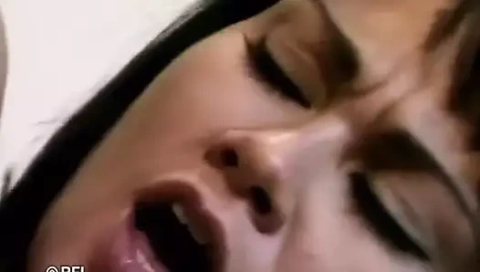 Mükemmel vücutlu ateşli porno kızlar sert sikiliyor