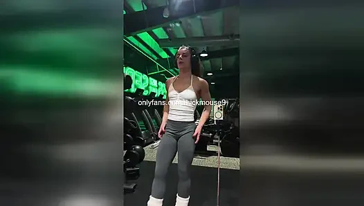 Instagram canlı kaza: 18 yaşındaki bakire grup seks - delikler parçalanıyor ve dölleniyor!