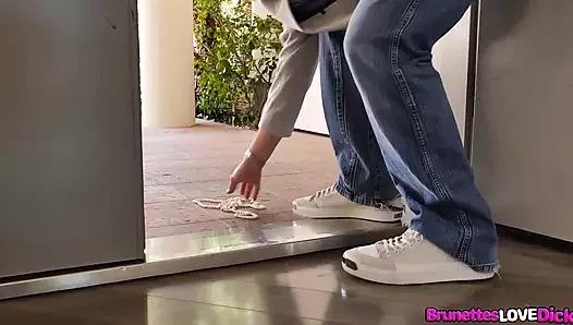 Ateşli esmer jennifer white amcığını doldurtuyor