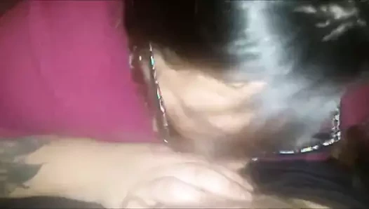 Tombul milf içinde gözlük gösteren ona bj becerileri