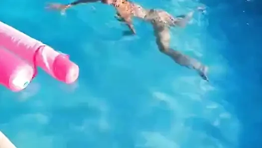 Fransız Havuz Kenarı Fantazisi: Havuz Kenarında Gerilim