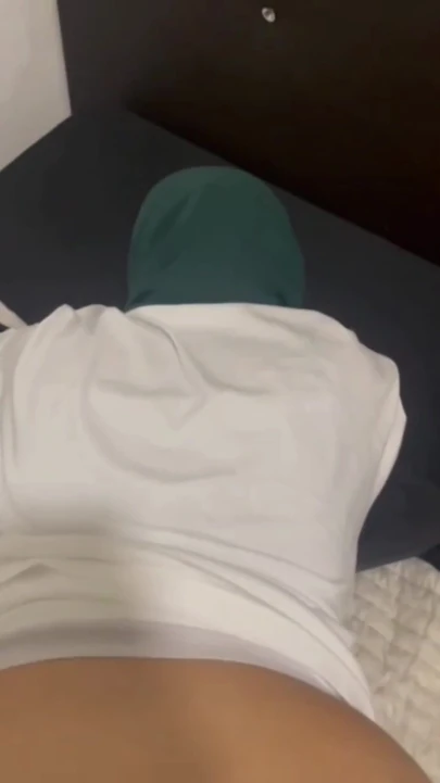 Незабываемый момент из "Малайская девушка выступает в отеле с бойфрендом"