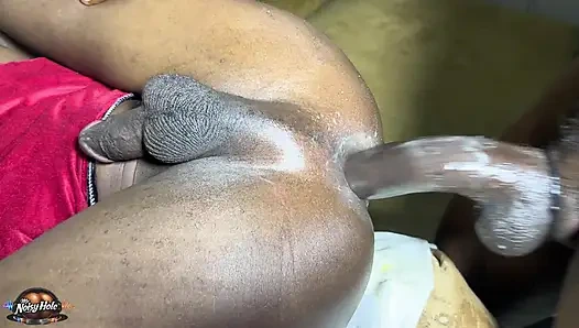 Femboy kırmızı mini etekle sikiliyor
