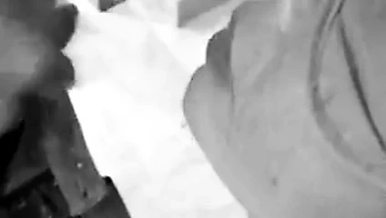 Soumise suce un inconnu