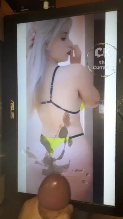 Rubia Culona recibiendo lechazo