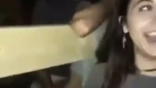 pareja tienen sexo en establo