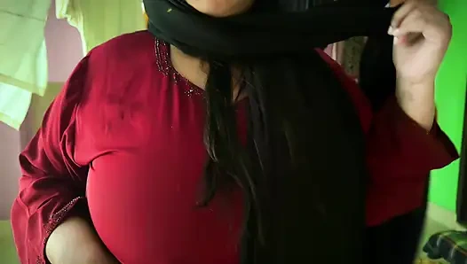 Arap büyük götlü otel hizmetçisi odamı süpürüyor sonra göğüslerini ve götünü izliyorum ve önünde mastürbasyona başlıyorum, şimdi benden sikiş istiyor