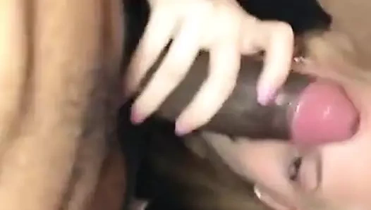 Sıcak milf seksi baştan çıkarıcı yoga gerçekleştirir