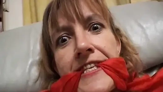 Dövmeli ve pirsingli - pirsingli ve dövmeli alt ve emo hatunlar