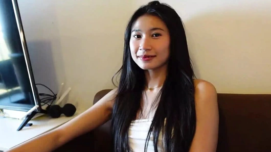 Tuktukpatrol - sıska Taylandlı kız dölle duşta