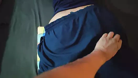 Ateşli götlü hatun üvey babası tarafından arkadan sikiliyor