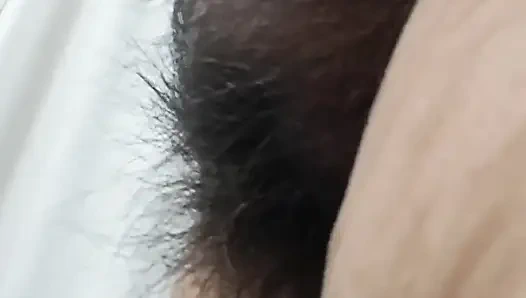 Olgun, kıllı, yandan büyük orta yaşlı seksi amcık