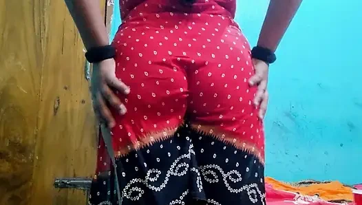 Büyük büyük amcıklı aç kız yarakla sikilmeyi bekliyor ve güzel