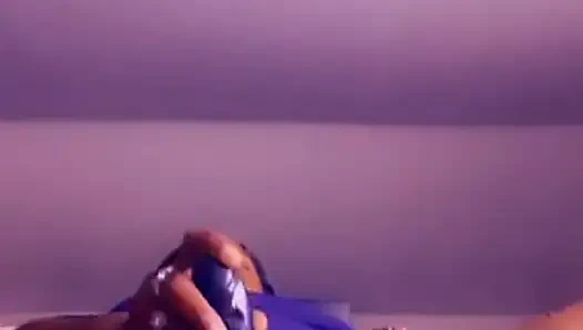 Arzu edilen tutku dildosuna boşalıyor