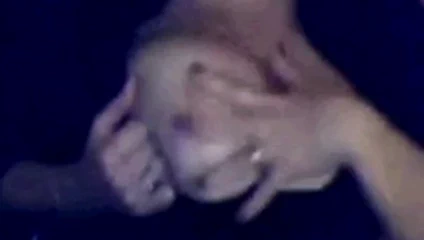 büyük göğüslerini göster