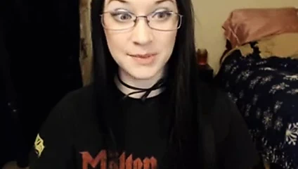 Göt twerk büyük memeler ve kedi ovmak üzerinde genç esmer