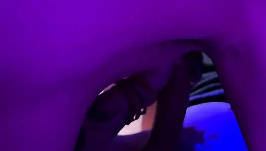 Latin Kahverengi Saçlı, Yaşlı Boğuk Kızı Baştan Çıkarmak Için Striptiz Yaptı Ve Lezzetli Bir Oral Seks Yaptı