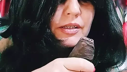 Utangaç evli kadın daha fazlası için geri döndü