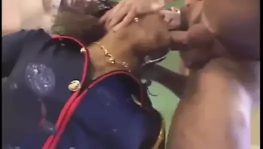 Marie, donanma kızın aşk menisine bayılır.