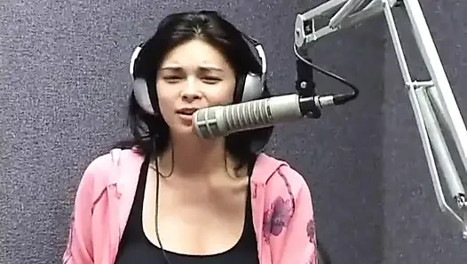 Honolulu'da Tera Patrick'in yer aldığı radyo röportajı