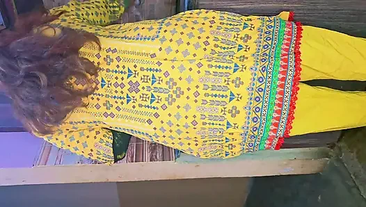 Azgın üvey anne ve üvey oğlu eğleniyor Hintçe ses