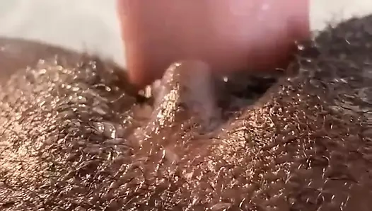 Islak amcık kulağa iyi yakın çekim geliyor