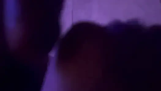 O büyük yarağı emiyor