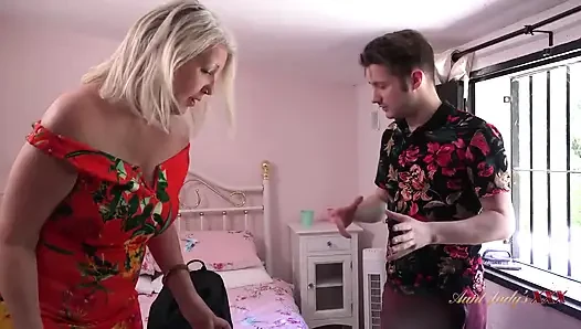 Auntjudysxxx - büyük memeli olgun turist Maggie Moon belden ağzını baştan çıkarıyor