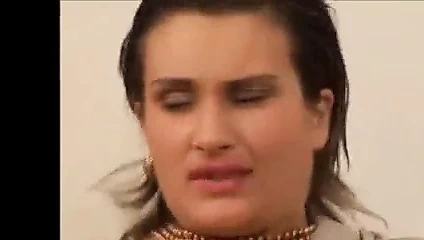 Gri saten bluzlu kadın becerdin alır