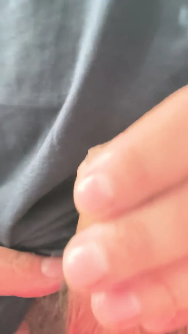 Seksi küçük yarak evde yalnız ve tek başınayım"