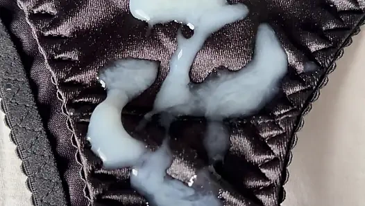 Karısının külotlarına boşalma 17