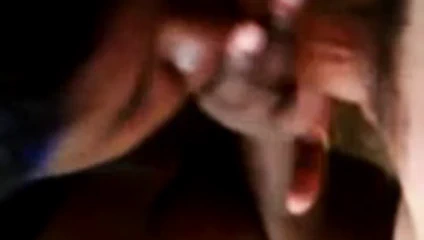 Siyah civciv beyaz çük