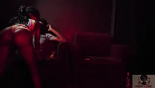 En Sevdiğim Müşterim Için Kucak Dansı