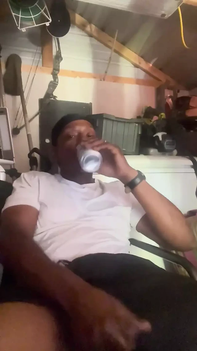 Büyük zenci elle muamele çekiyor