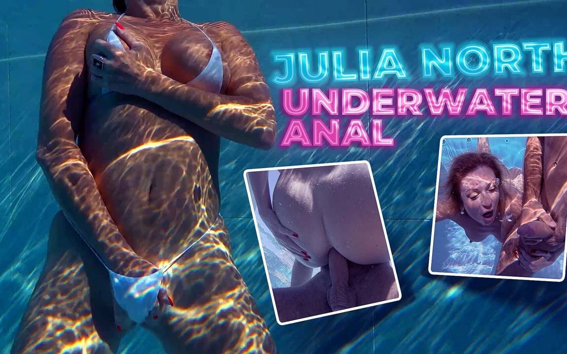 Tamamen doğal orta yaşlı seksi kadın Julia North havuzda su altında anal seks yapıyor