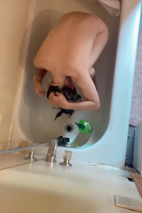Duş öncesi kılları temizle