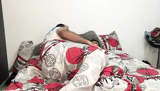 Kocamın yarağına sakso çekiyorum ve azgın video çekiyoruz.