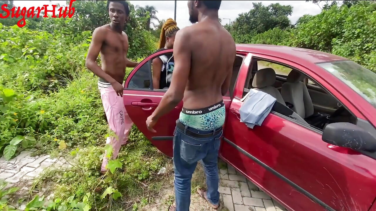Yolculuğumu bitirdikten sonra Uber sürücüsünü sikiyorum