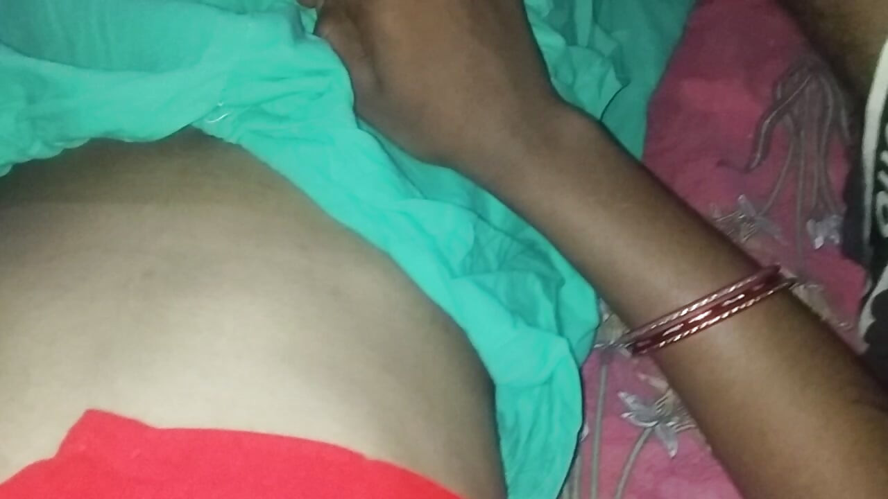 Hintli porno videolarında 18+ yaşlı ateşli kız