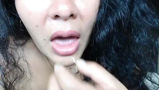 Benden onunla evlenmemi istedi ve nişan yüzüğünü evlilik yüzüğüne boşalmayla mühürledi