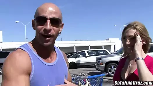 Savannah james aldı yukarı süre alışveriş için büyük çük