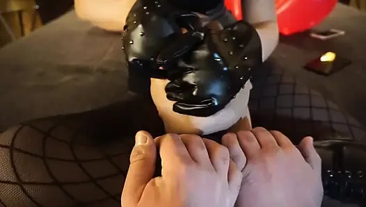 Eldivenli kadın egemenliği piliç zavallı kölesini cezalandırmaya başlıyor