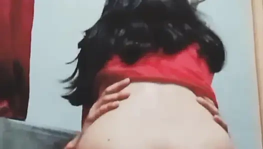 Erkek arkadaşım tıraşlı sakso çekme fikrine takıntılı ve ona aşık.