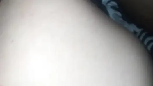 Güzel latin orta yaşlı seksi kadın kırmızı iç çamaşırlı sikişiyor