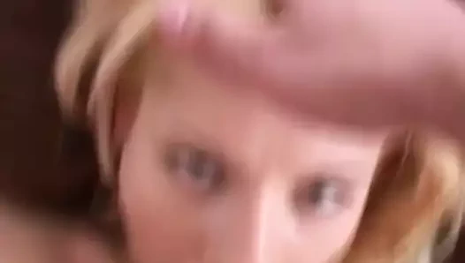 Horoz sevgilisi seni istiyor ve eğlence ile senin için boşalmak