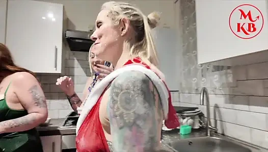 Yaramaz Xxxmas Üçlü Grup Seks: Noel Baba'nın Küçük Fahişesi, Elflerin Creaampie Intikamı Ve Rudolph'un Xxxmas Grup Seks