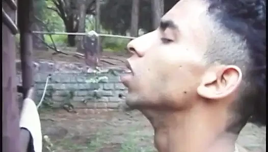 Üç latin aşık açık havada üç şehvetli sürtükle sert sikişiyor